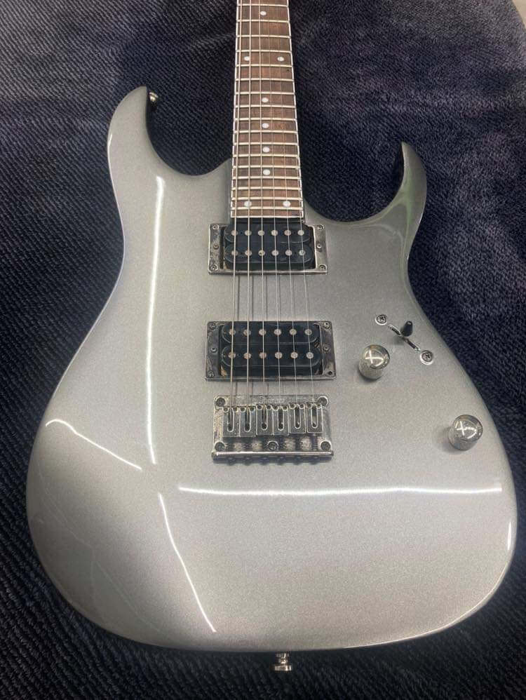 Tamco Paint Secret Silver on Guitar