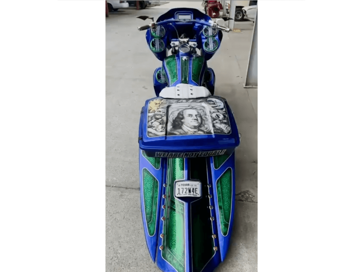 Tamco Paint SoCal Blue & Hustlin' Candy Pearl Basecoat on Harley-Davidson Road Glide