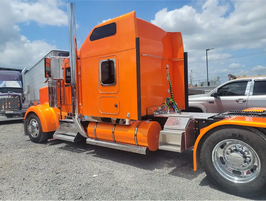 Tamco Paint Tamgerine Pearl on Kenworth W900 