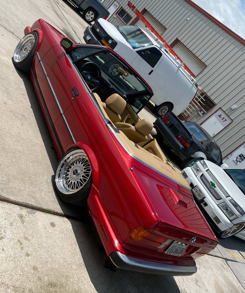 Viral Red BMW 3 SERIES E30