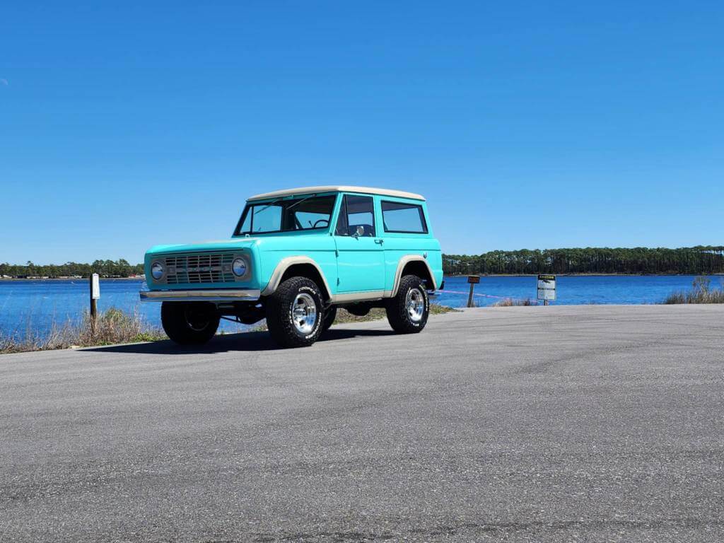 WINTERGREEN PEARL FORD BRONCO