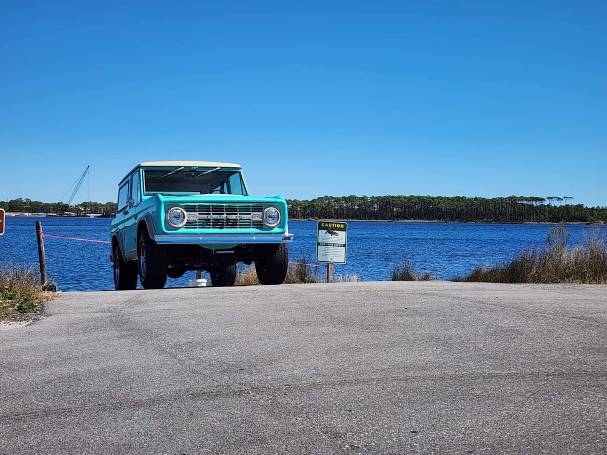 WINTERGREEN PEARL FORD BRONCO