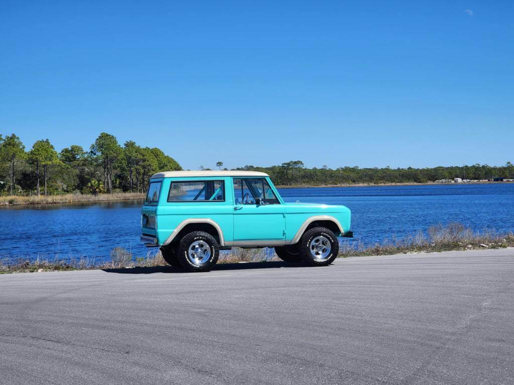 WINTERGREEN PEARL FORD BRONCO