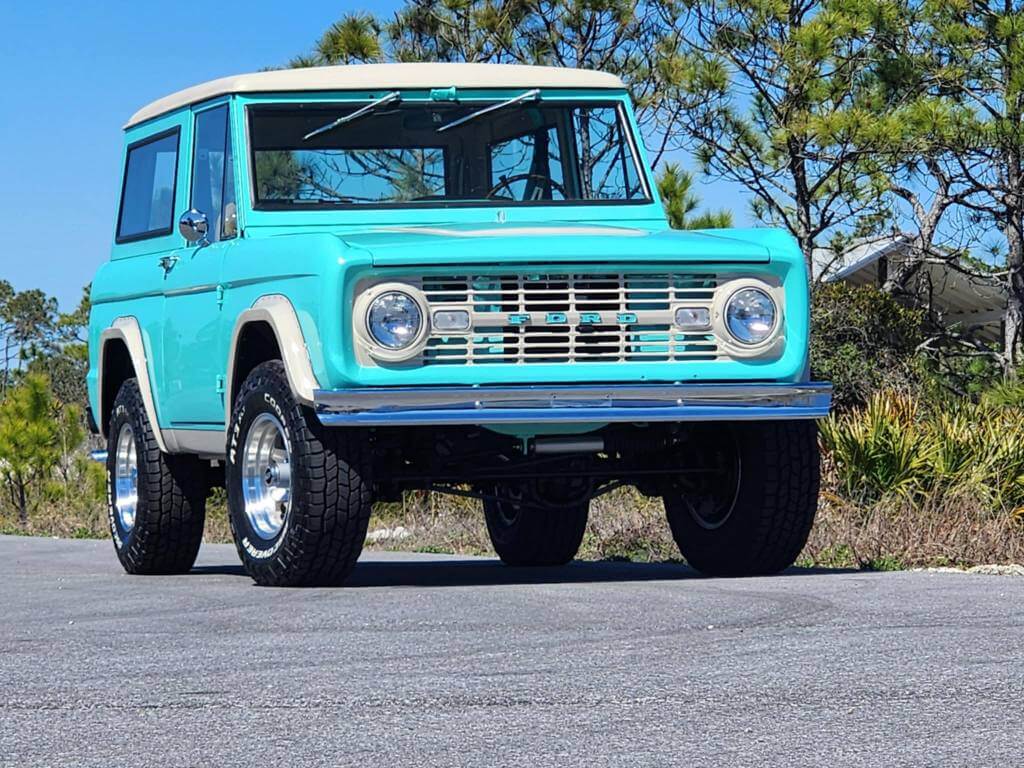 WINTERGREEN PEARL FORD BRONCO